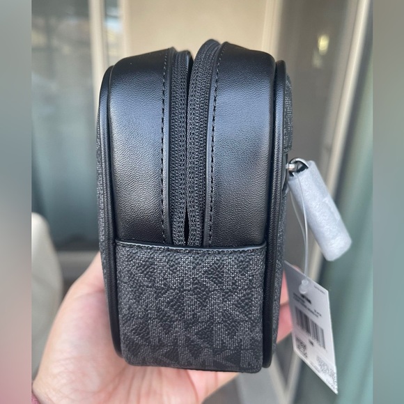 Michael Kors 3-In-1 Logo Travel Gift Set, New in Gift Box - Picture 11 of 15